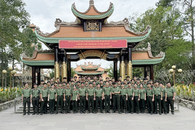 Khoa Lý luận chính trị và Khoa học xã hội nhân văn  tổ chức cho học viên đại học hệ chính quy khóa D31 tham quan thực tế tại Khu Di tích lịch sử Địa đạo Củ Chi, Thành phố Hồ Chí Minh