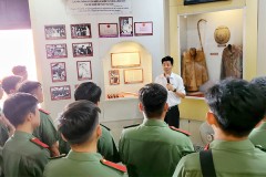 Khoa Lý luận chính trị và Khoa học xã hội nhân văn tiếp tục tổ chức thực hiện Kết luận số 94-KL/TW ngày 28/3/2014 của Ban Bí thư  thông qua tổ chức hoạt động thực tế cho sinh viên