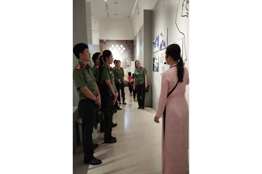 Chi bộ Khoa Ngoại ngữ - Tin học tổ chức hoạt động sinh hoạt chính trị tại huyện Côn Đảo, tỉnh Bà Rịa - Vũng Tàu nhân kỷ niệm 134 năm ngày sinh của Chủ tịch Hồ Chí Minh (19/5/1890-19/5/2024)