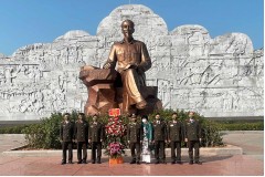 Trường Đại học An ninh nhân dân dâng hoa, dâng hương, báo công dâng Bác tại Khu lưu niệm Sáu điều Bác Hồ dạy Công an nhân dân