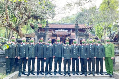 Trường Đại học An ninh nhân dân tổ chức hoạt động về nguồn tại Khu di tích quốc gia đặc biệt Đền Sóc và thăm, làm việc tại Trường Cao đẳng An ninh nhân dân I