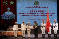 Nhà hát CAND đón nhận Huân chương Lao động hạng Nhì