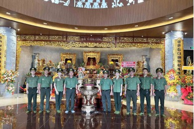 Đoàn công tác Trường Đại học An ninh nhân dân tổ chức dâng hoa, dâng hương tưởng niệm các Vua Hùng tại Đền thờ Vua Hùng Thành phố Cần Thơ
