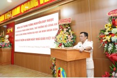 Đồng chí Trung tướng Nguyễn Duy Ngọc, Ủy viên Ban Chấp hành Trung ương Đảng, Thứ trưởng Bộ Công an thăm và chúc mừng Trường Đại học An ninh nhân dân nhân kỷ niệm 40 năm Ngày nhà giáo Việt Nam.
