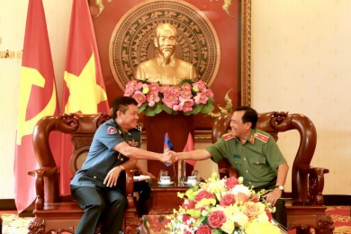 Phái đoán Lực lượng Hiến binh Campuchia thăm và chúc tết tại Trường Đại học An ninh nhân dân