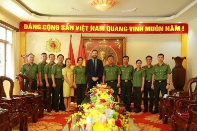 Trường Đại học An ninh nhân dân đón tiếp Sỹ quan liên lạc của AFP đến chào xã giao