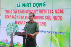 Trung tâm Giáo dục nghề nghiệp, đào tạo lái xe, ngoại ngữ, tin học tổ chức trồng cây chào mừng kỷ niệm 114 năm Ngày Bác Hồ ra đi tìm đường cứu nước (05/6/1911 - 05/6/2025)