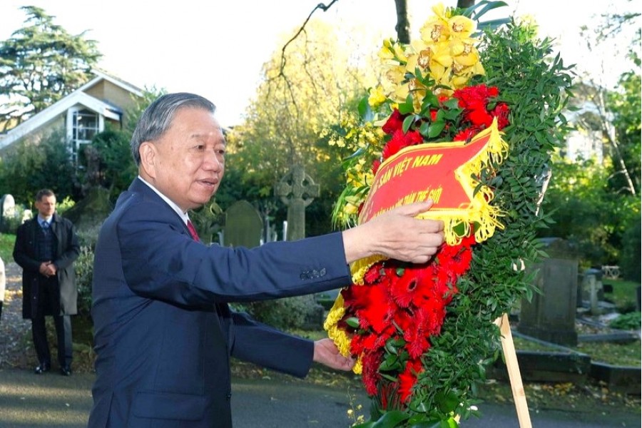 Tổng Bí thư Tô Lâm viếng mộ Karl Marx tại nghĩa trang Highgate, London Tổng Bí thư Tô Lâm viếng mộ Karl Marx tại nghĩa trang Highgate, London