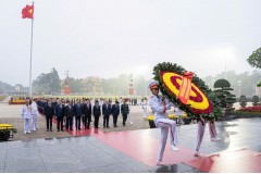 Các đại biểu dự Đại hội XIV của Đảng vào Lăng viếng Chủ tịch Hồ Chí Minh