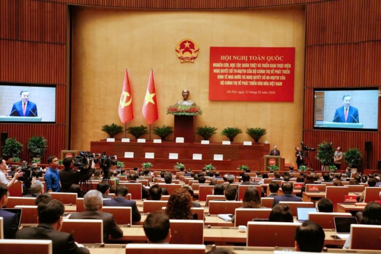 Quyết tâm xây dựng nền kinh tế độc lập, tự chủ, chủ động, hiệu quả gắn với hội nhập quốc tế sâu rộng và xây dựng nền văn hóa Việt Nam tiên tiến, đậm đà bản sắc dân tộc