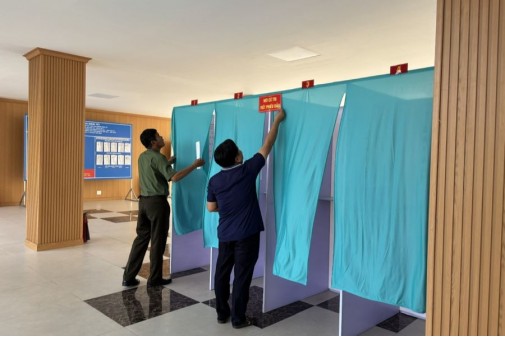 Những công việc thầm lặng phía sau những lá phiếu