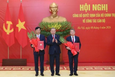Công bố các quyết định của Bộ Chính trị về công tác cán bộ