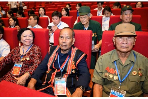 Tăng cường chăm lo đời sống người có công nhân kỷ niệm 51 năm Ngày Giải phóng miền nam, thống nhất đất nước