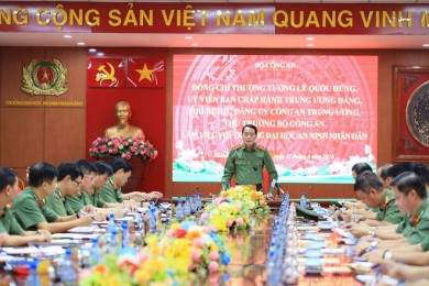 Đồng chí Thượng tướng, TS. Lê Quốc Hùng, Thứ Trưởng Bộ Công an làm việc với Trường Đại học An ninh nhân dân