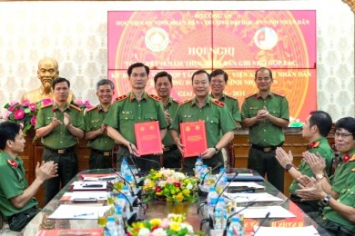 Trường Đại học An ninh nhân dân và Học viện An ninh nhân dân tổng kết và ký kết mới Bản ghi nhớ hợp tác