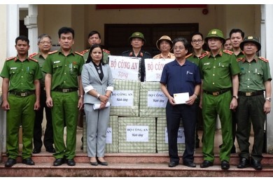 Thứ trưởng Lê Quốc Hùng kiểm tra công tác tìm kiếm nạn nhân mất tích ở tỉnh Quảng Nam