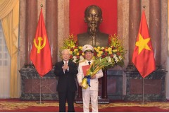 Tổng Bí thư, Chủ tịch nước Nguyễn Phú Trọng trao Quyết định thăng cấp bậc hàm Thượng tướng đối với Thứ trưởng Nguyễn Văn Sơn
