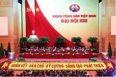 Đoàn đại biểu dự Đại hội XIII của Đảng vào Lăng viếng Chủ tịch Hồ Chí Minh và dự Phiên họp trù bị của Đại hội