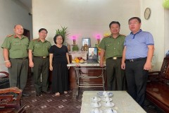 Trường Đại học An ninh nhân dân thăm và chúc Tết gia đình các đồng chí cố lãnh đạo Nhà trường