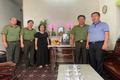 Trường Đại học An ninh nhân dân thăm và chúc Tết gia đình các đồng chí cố lãnh đạo Nhà trường