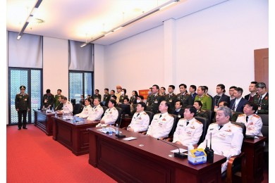 Bộ trưởng Tô Lâm đến thăm, kiểm tra công tác trực ban, bảo đảm an ninh, an toàn Đại hội XIII của Đảng