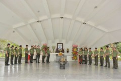 Trường Đại học An ninh nhân dân về nguồn tại Khu di tích mộ cụ Phó bảng Nguyễn Sinh Sắc 