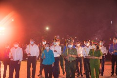 Thắp nến tri ân các Anh hùng, Liệt sĩ nhân kỷ niệm 46 năm Ngày Giải phóng miền Nam, thống nhất đất nước