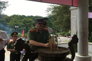Bộ Công an dâng hương tri ân các anh hùng, liệt sỹ 27/04/2021