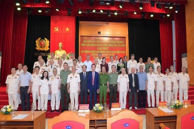 Gặp mặt truyền thống cán bộ Công an chi viện chiến trường miền Nam nhân kỷ niệm 46 năm Ngày giải phóng miền Nam, thống nhất đất nước