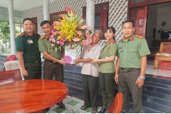 Trường Đại học An ninh nhân dân thăm và chúc mừng Anh hùng lực lượng vũ trang nhân dân thời kỳ chống Mỹ - Đại tá Nguyễn Văn Lai
