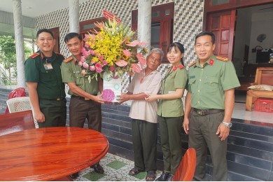 Trường Đại học An ninh nhân dân thăm và chúc mừng Anh hùng lực lượng vũ trang nhân dân thời kỳ chống Mỹ - Đại tá Nguyễn Văn Lai