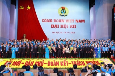 Nghị quyết của Bộ Chính trị về đổi mới tổ chức và hoạt động công đoàn trong tình hình mới