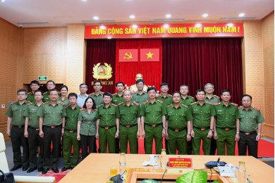 Họp bàn kế hoạch tổ chức các hoạt động kỷ niệm 60 năm Ngày truyền thống lực lượng Cảnh sát nhân dân