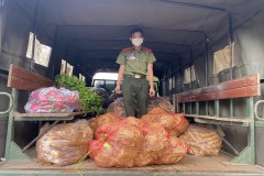 Công đoàn Trường Đại học An ninh nhân dân huy động nguồn thực phẩm hỗ trợ bếp ăn tập thể của Trường