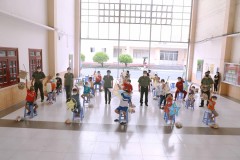 Hội Phụ nữ Trường Đại học An ninh nhân dân tổ chức tặng quà cho các cháu là con của nhân viên Nhà trường nhân dịp Tết Trung thu năm 2021