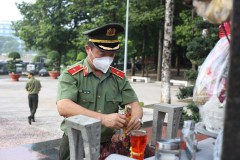 Trường Đại học An ninh nhân dân tổ chức dâng hoa, dâng hương tượng đài Chủ tịch Hồ Chí Minh nhân kỷ niệm 58 năm Ngày Truyền thống
