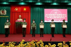 Bộ Công an tổ chức khen thưởng cho các tập thể, cá nhân có thành tích xuất sắc trong công tác phòng, chống dịch COVID-19