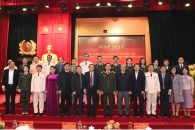 Phát huy truyền thống anh hùng, tuyệt đối trung thành với Đảng, Tổ quốc và Nhân dân