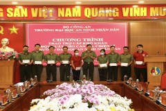 Trường Đại học An ninh nhân dân tổ chức trao trợ cấp khó khăn đột xuất cho cán bộ, chiến sĩ