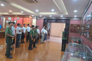 Phòng Hậu cần - Trường Đại học An ninh nhân dân và Phòng Quản trị thiết bị - Trường Đại học Tôn Đức Thắng tổ chức giao lưu, trao đổi kinh nghiệm về công tác hậu cần, kỹ thuật 