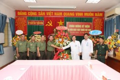  Trường Đại học An ninh nhân dân thăm và chúc mừng các đơn vị y tế nhân Ngày Thầy thuốc Việt Nam 27/2