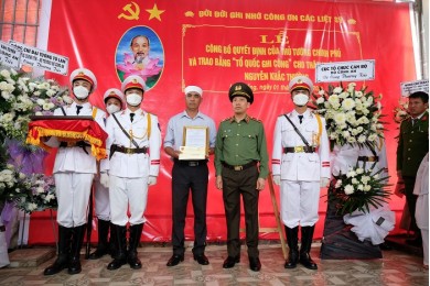 Trao Quyết định truy thăng cấp bậc hàm và Bằng Tổ quốc ghi công 3 liệt sĩ hy sinh tại đèo Bảo Lộc