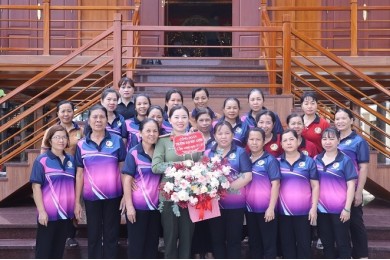 Công đoàn Trường Đại học An ninh nhân dân tổ chức gặp mặt, tặng quà đoàn viên nữ nhân dịp kỷ niệm 93 năm Ngày thành lập Hội Liên hiệp Phụ nữ Việt Nam (20/10/1930-20/10/2023) và 13 năm Ngày Phụ nữ Việt Nam (20/10/1910-20/10/2023) 