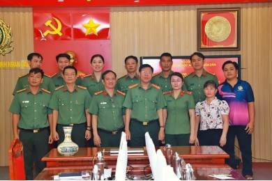 Trường Đại học An ninh nhân dân tổ chức trao trợ cấp khó khăn đột xuất cho cán bộ, chiến sĩ