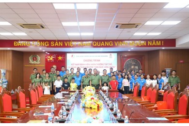 Công  đoàn Trường Đại học An ninh nhân dân tổ chức chương trình kết nạp đoàn viên, khen thưởng tập thể, cá nhân và trao kinh phí “Con nuôi công đoàn”