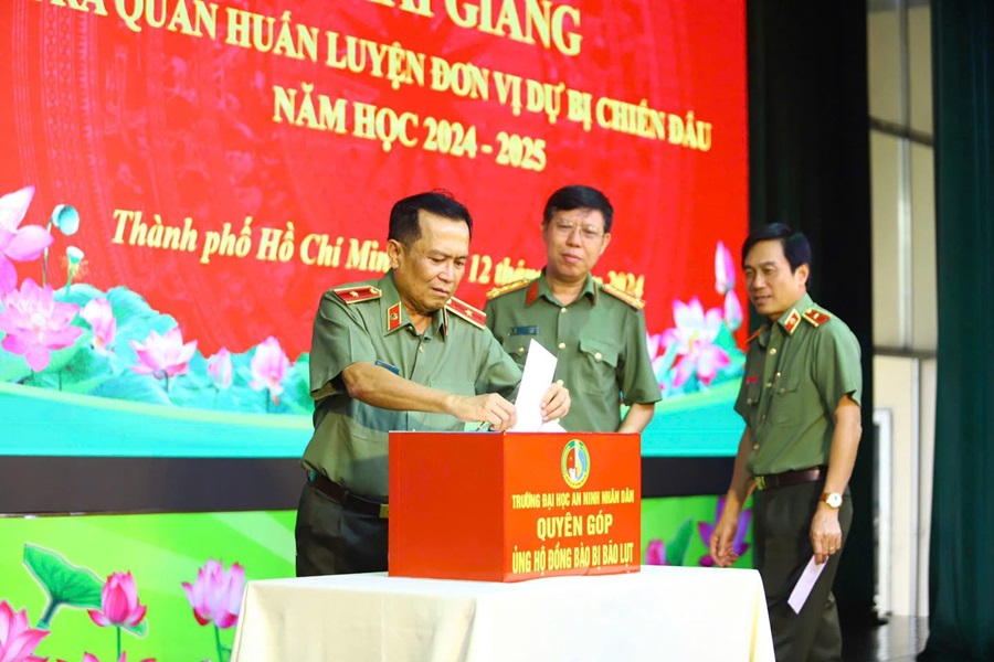 Trường Đại học An ninh nhân dân quyên góp ủng hộ đồng bào khắc phục thiệt hại do cơn bão số 3 gây ra