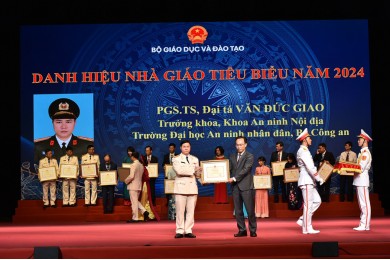 Người thầy An ninh hết lòng với công tác "chèo đò"