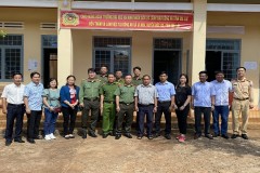 Tổ chức thi tốt nghiệp cho học viên Khóa 1 - Đại học An ninh hệ Vừa làm vừa học liên kết mở tại Trung đoàn Cảnh sát cơ động Tây Nguyên kết hợp tổ chức thăm, làm việc với Công an xã Ia Nan, huyện Đức Cơ, tỉnh Gia Lai