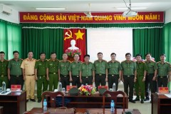 Trường Đại học An ninh nhân dân tổ chức bế giảng lớp Bồi dưỡng cấp chứng chỉ nghiệp vụ điều tra mở tại Công an tỉnh Long An Khóa 1, năm học 2024 - 2025