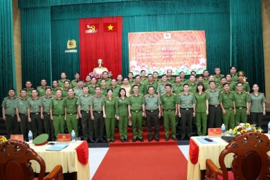 Trường Đại học An ninh nhân dân tổ chức bế giảng lớp Bồi dưỡng cấp chứng chỉ nghiệp vụ điều tra mở tại Công an tỉnh An Giang Khóa 1, năm học 2024 - 2025